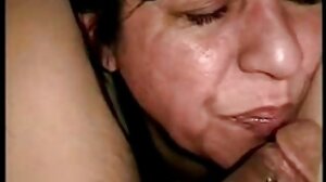 L'asiatique Marcia Hase donne un footjob à une bite film porno hd gloryhole