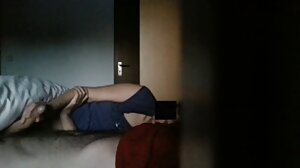 Sexy Sara Luvv donnant à Dani Daniels un massage film porno gratuit en hd érotique